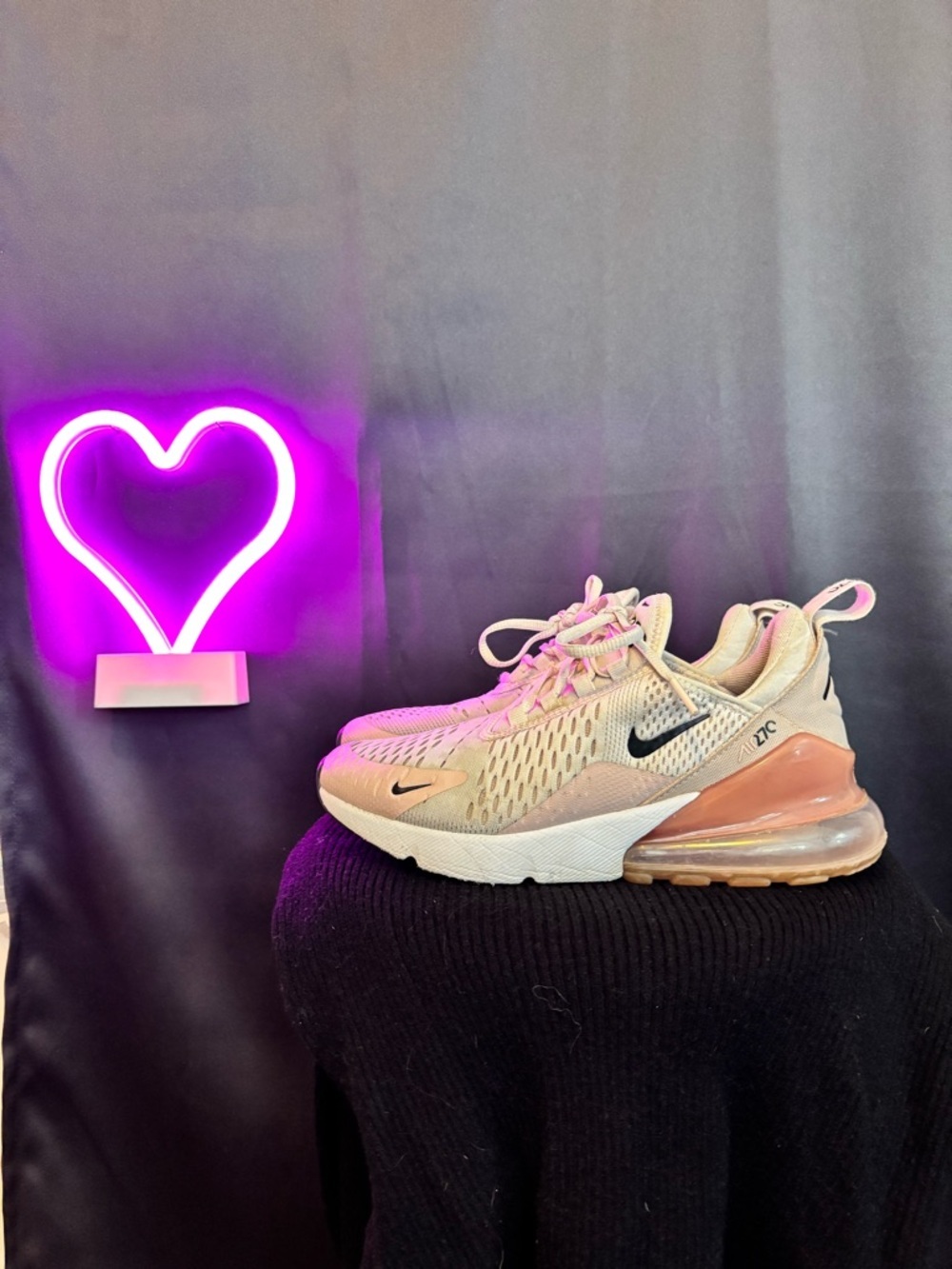 Nike beige and blush Air Max 270 RARE sneakers pink heel sign great condition
